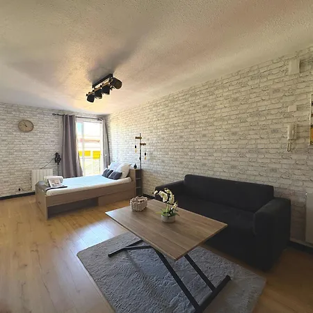 70 - Face A La Gare Apartment