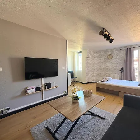 Apartment 70 - Face A La Gare *