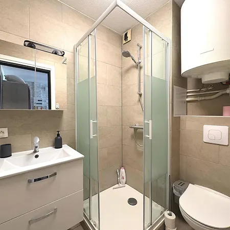 70 - Face A La Gare *