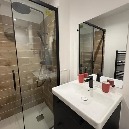 70 - Face A La Gare *