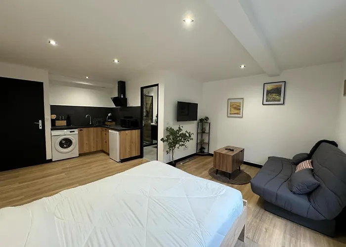 70 - Face A La Gare * Poitiers